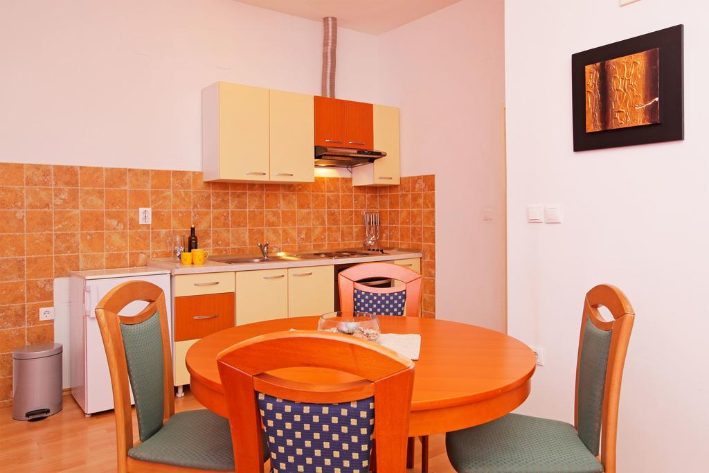 Guest House Kod Peskarije Vela Luka Habitación foto